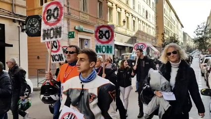 Les motards manifestent contre la vitesse abaissée à 80km/h