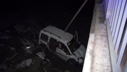 Köprüden Düşen Otomobilin Sürücüsü Yaralandı
