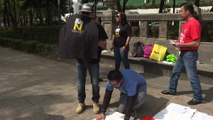 Mexicanos deportados plantan cara a Trump con camisetas