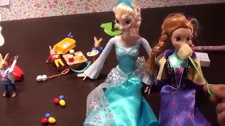 Elsa and Anna toddlers CHOCOLATE FOUNTAIN and cupcakes Elsa gets dirty & go to the swimming pool