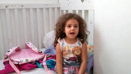 LA NIÑA QUE TE ENSEÑA INGLÉS