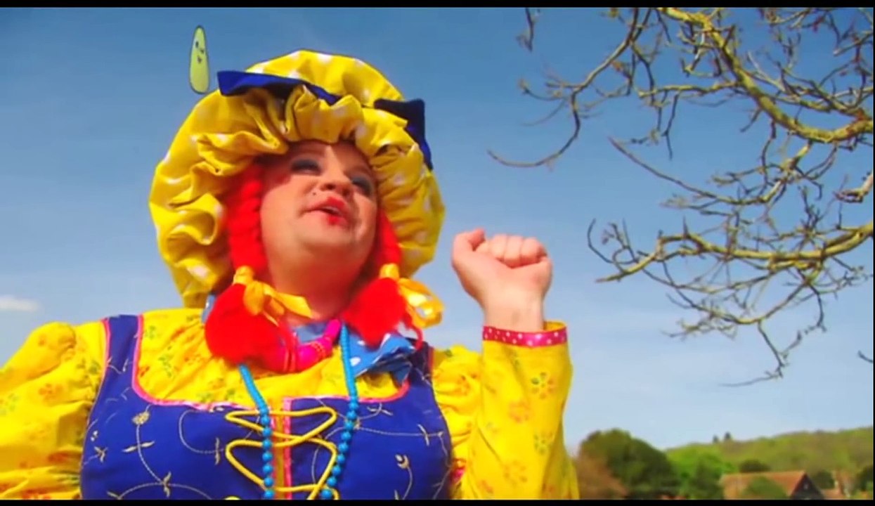 gigglebiz-nana-knickerbocker-who-has-a-spot-of-bother-with-her-horse