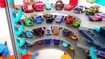 Arabalar ARABALAR hakkında Karikatür oyuncak Araba Şimşek Mcqueen ve Mater