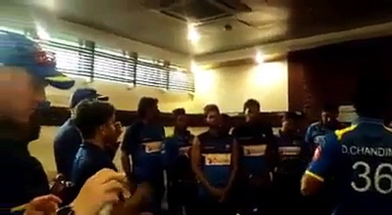 Srilanka Cricket Team අද ඉදන් එක පවුලක් වගේ සමගියෙන් මේ සිංදුව කියමු , හෙළ ජාතික අභිමානේ .