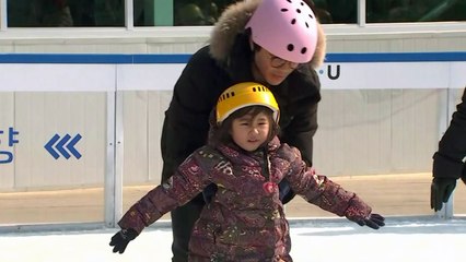 '아빠 놓으면 안 돼!'...한파 주춤, 도심 스케이트장 나들이 / YTN