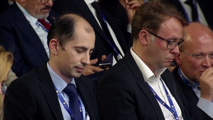 Who does not comply with the Minsk agreements