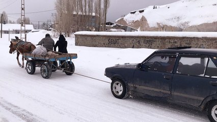 Kars Buz Kesti, Bozulan Otomobili At Çekti