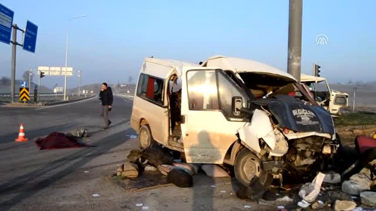 Yenişehir'de İki Servis Minibüsü Çarpıştı: 3 Ölü