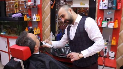 Malatya'da Berber Her Müşteriye Ayrı Bir Çanta Oluşturdu