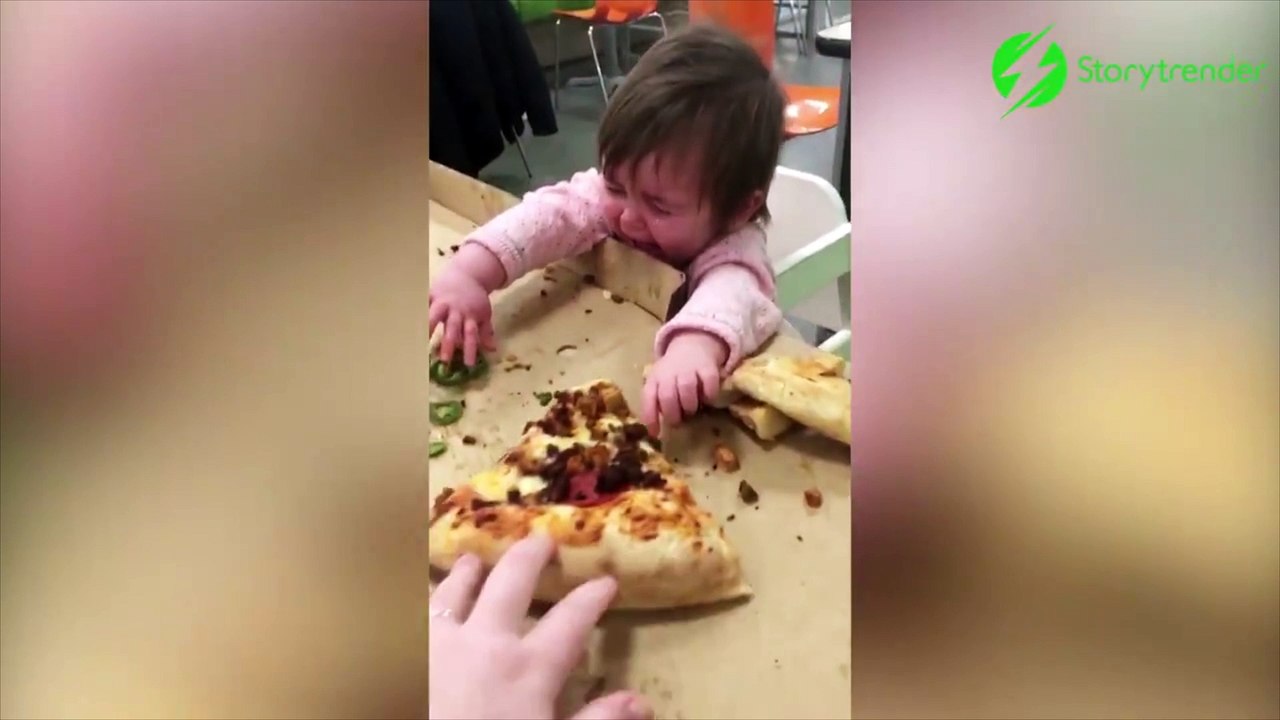 Cette fillette a bien compris que la pizza c'est la vie