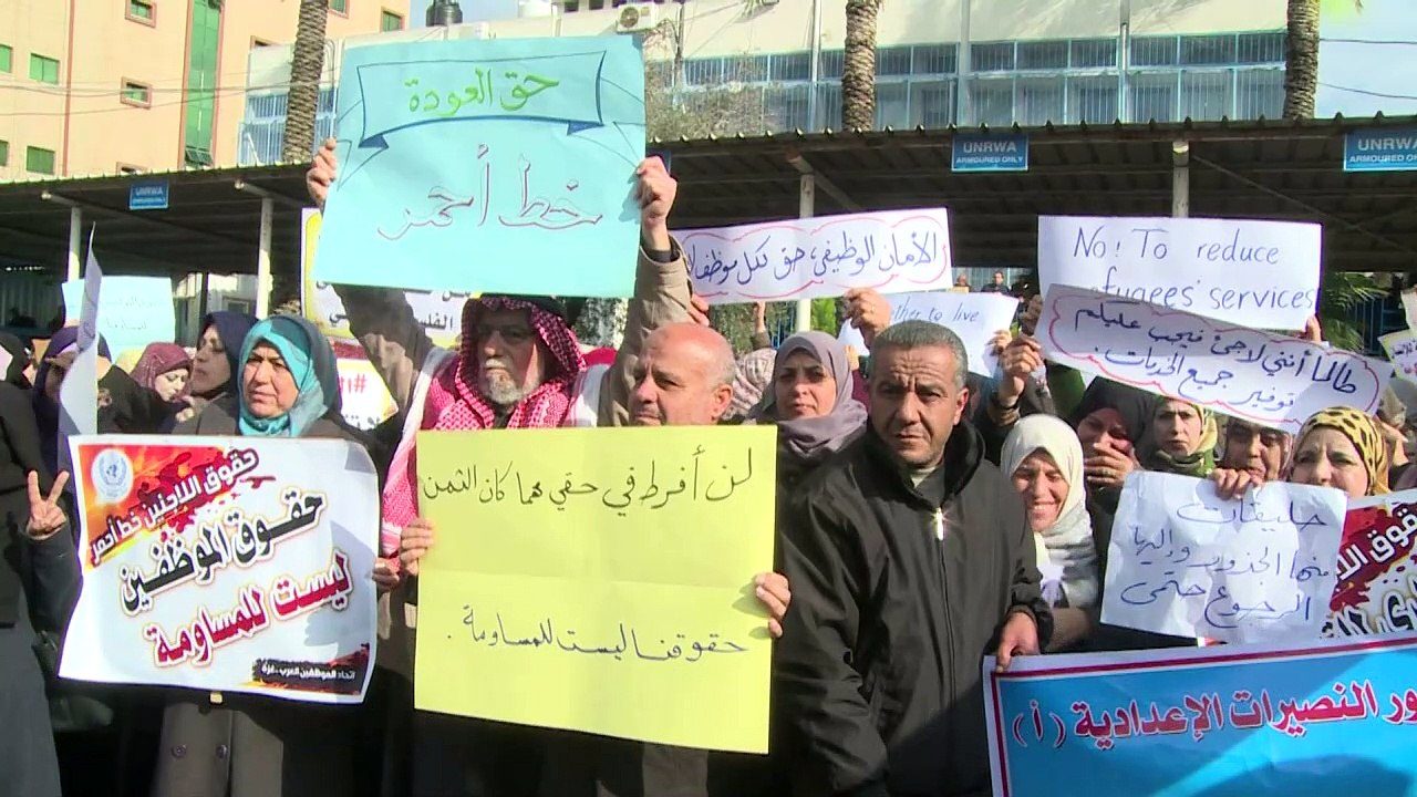 موظفو الاونروا في غزة يتظاهرون احتجاجا على تقليص المساعدات