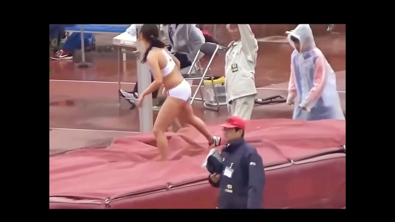 美しきアスリート達！ じっくり見る 大学女子陸上 雨の日の走り高跳び