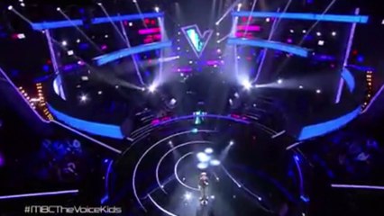 نانسي عجرم  تتأثر و تبكي بكاءا شديدا من غناء احد المتسابقين في فريقها