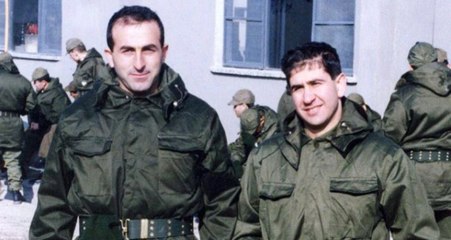 Mevlüt Çavuşoğlu, Askerlik Fotoğrafını Paylaşıp Mehmetçik'e Destek Verdi