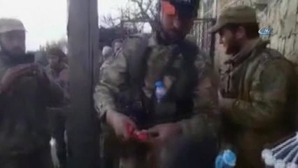 Türkmen Savaşçılar, Afrin'de Türkiye'nin Sivil Halka Gönderdiği Yardım Malzemelerini Dağıttı