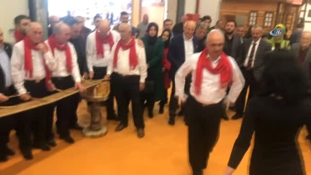 70'lik Müzik Grubu, Tahta Parçaları ile Müzik Yaptı