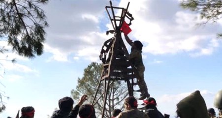 Video herunterladen: Zeytin Dalı Harekatı'nda Stratejik Önemdeki Burseya Dağı YPG'den Alındı, Türk Bayrağı Dikildi