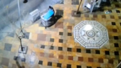 Çöp Konteynerinin Çalınma Anı Kamerada