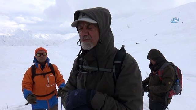 Yüksekova'nın karlı dağlarında doğa yürüyüşü