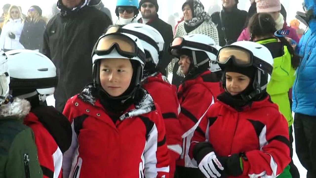 Erciyes’te hamsi festivalinde 300 kilo hamsi dağıtıldı