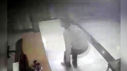 "7분 동안 자체 진화"...소화기로 역부족 119신고 / YTN