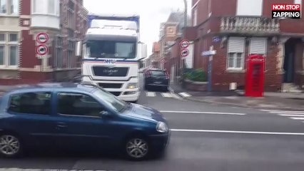 Un camion s'engage dans une rue à contresens et accroche une voiture (vidéo)
