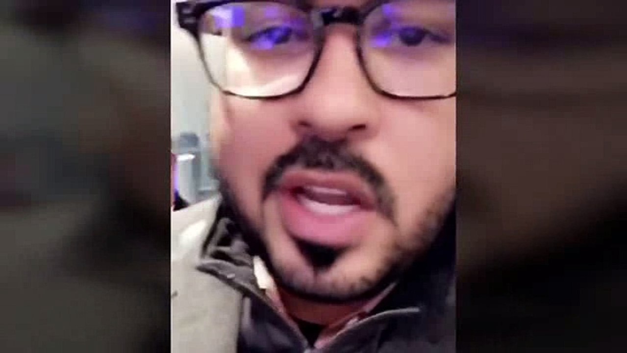 Daddy yankee Firmando autógrafos en el Backstage de premios Grammys Awards 2018