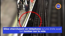 Une femme sur les rails du métro pour chercher son téléphone