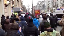 В центре Москвы поют известную украинскую песню