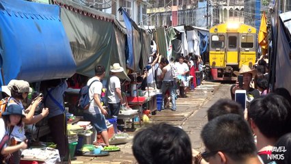 Maeklong, το τρένο της Ταϊλάνδης που διέρχεται μέσα από μία αγορά