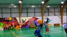 Vidéo 2 frisbee en salle avec L'utimate de Niort et les Vermeil.