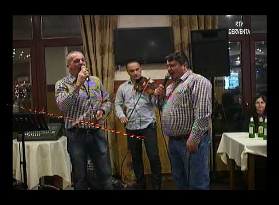 3 OBRASE SE JABUKE RUMENE