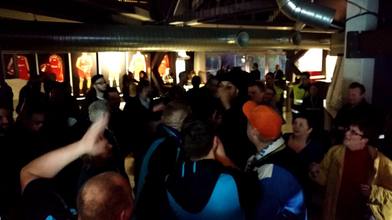 Garlon Green au milieu des supporters de Mons-Hainaut -  we are mons-hainaut