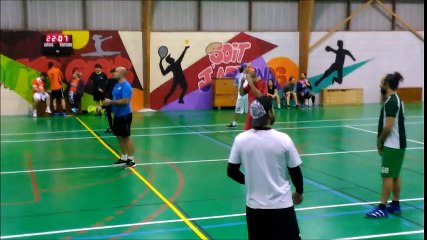 Vidéo 4 handball après le frisbee avec L'utimate club Niort contre les Vermeil.