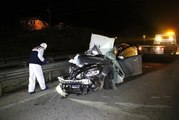 Otomobil TIR'a Arkadan Çarptı: 2 Ölü, 3 Yaralı