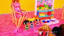 Jugando de escuelita con juguetes de Barbie, Chicas Superpoderosas y Peppa Pig
