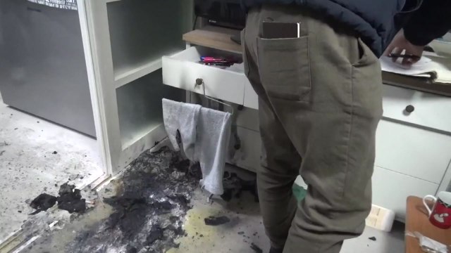 다세대 주택 화재로 2명 부상... 방화 추정 / YTN