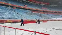 Cận cảnh tuyết rơi vào trưa 27/01/2018 tại SVĐ Olympic Thường Châu