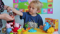 Pig George da Familia Peppa Pig e Massinha de Modelar Play-doh Fazendo Pizza!!! Em Portugues Toys