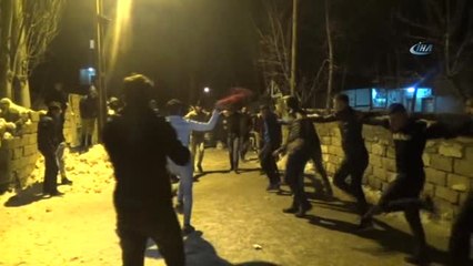 Ağrı'da Eksi 15 Derecede Halaylı Asker Uğurlaması