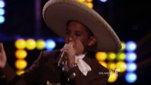 Isaac coquetea con ‘El Mil Amores’ en LVK  _ La Voz Kids 2016-c4FXGrDpQWg