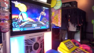 More claw machine/UFO catcher prize wins at Round 1 Santa Ana! - Arcade Antics Ep. 3