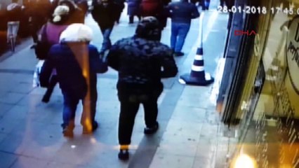 Zeytinburnu’nda 3 kişinin vurulduğu silahlı saldırı kamerada