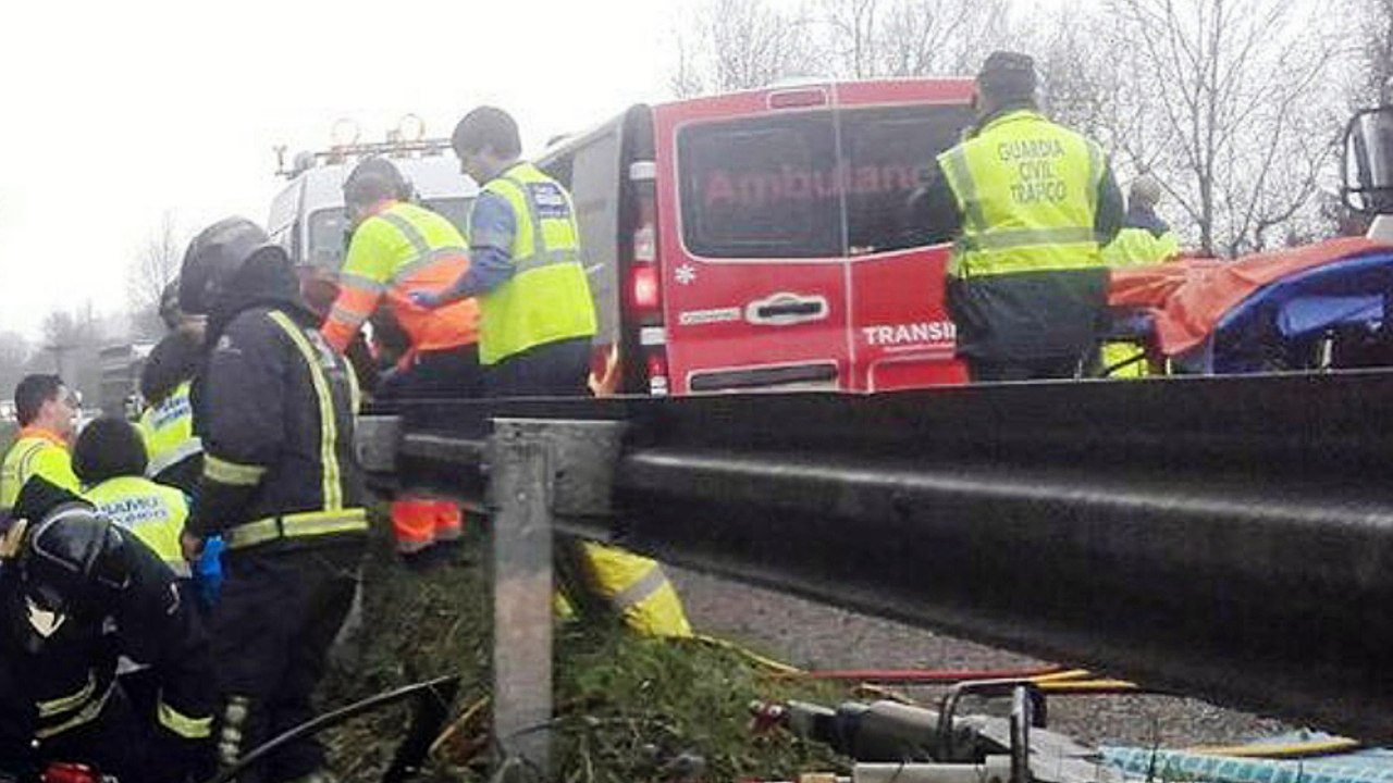Tres personas heridas en un accidente de tráfico en Nava, Asturias