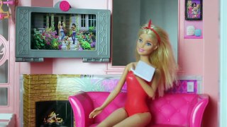 Festa da Piscina na Mansão da Barbie (Pool Party ) - Sophia Santina