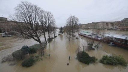 El Sena alcanza en París su máximo de esta crecida