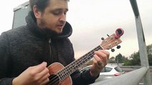 UK driver breaks down on motorway and writes funny ukulele song