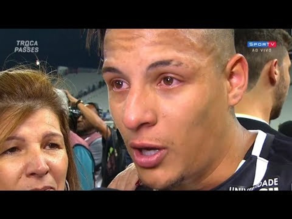 EMOCIONANTE - MÃE DE GUILHERME ARANA INVADE O CAMPO E DEIXA O JOGADOR EMOCIONADO COM DECLARAÇÃO