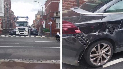 Un poids lourd rate sa manœuvre et explose une voiture en tournant