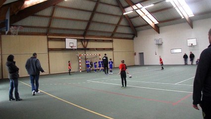 Un petit pas de danse u10 avant le coup franc